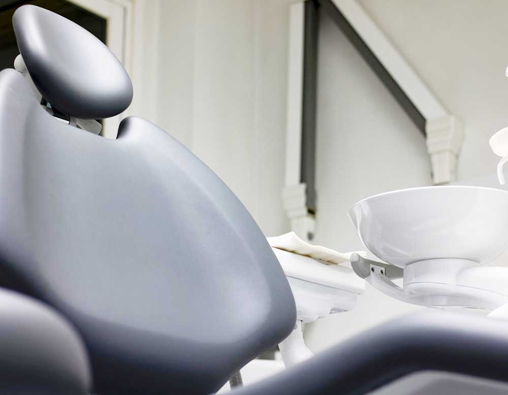 sillón gris instalacionesClínica Sánchez-Campos clínica estética dental